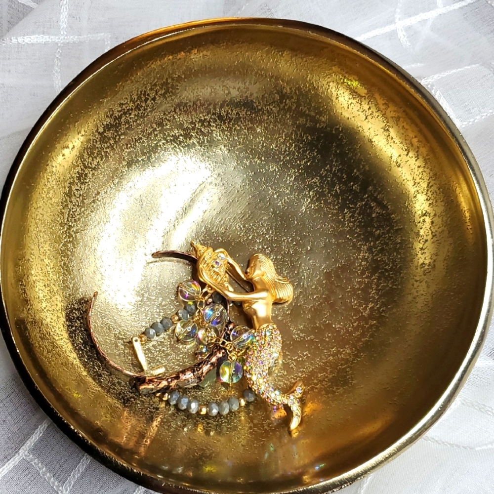 NEW-  Gold Tone Decorative Bowl‎ with Flower Design